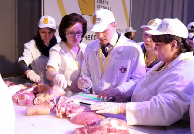 В Зауралье определили лучшего обвальщика мяса .