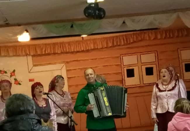 "Весенний букет", так назывался выездной концерт, подготовленный Кетовской централизованной клубной системой для жителей села Новая Сидоровка 24 марта.