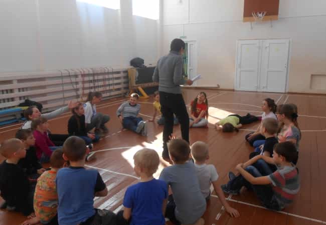 В дни школьных каникул работники Марковского СДК ежедневно проводили мероприятия с детьми в школьном лагере