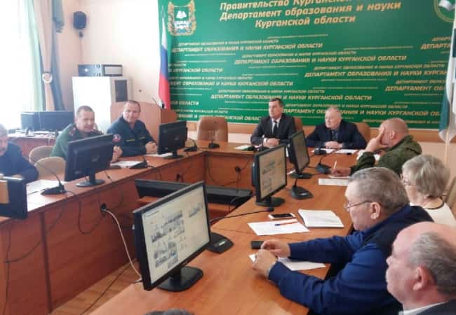 Областное совещание-семинар с руководителями районных методических объединений преподавателей ОБЖ состоялось в Кургане 17 апреля. Участники обсудили вопросы организации допризывной подготовки юношей в 2019 году.