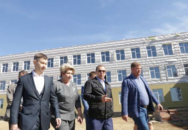 Правительственная комиссия положительно оценила ход строительства школы и детсада в с. Кетово
