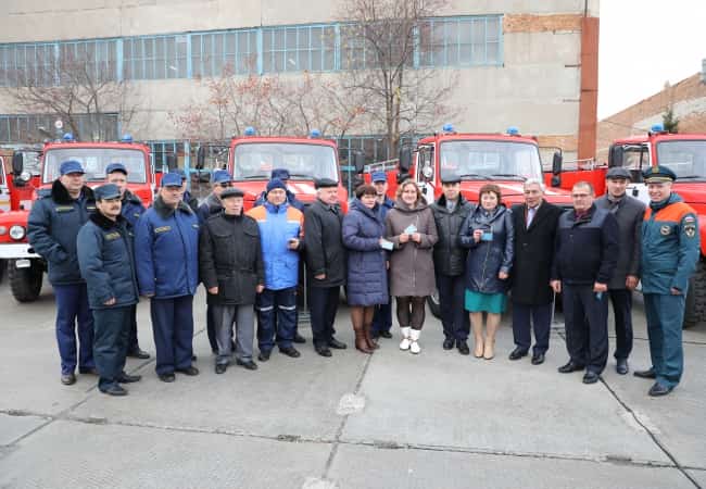 Врио Губернатора Вадим Шумков вручил ключи от новых спецмашин