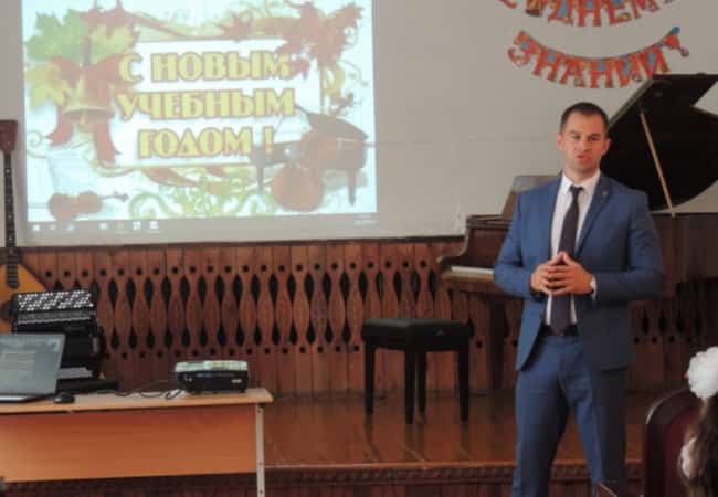 ШКОЛА РАДОСТИ ВСТРЕЧАЕТ ПЕРВОКЛАССНИКОВ