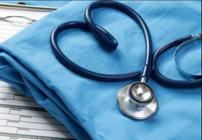 Департамент здравоохранения готов выплатить до конца года по 1 млн и 500 тысяч рублей врачам и фельдшерам, которые займут вакантные должности в сельских больницах