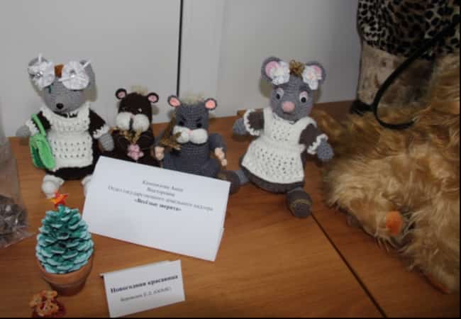 Новогодняя выставка «Подарок  Деду Морозу»
