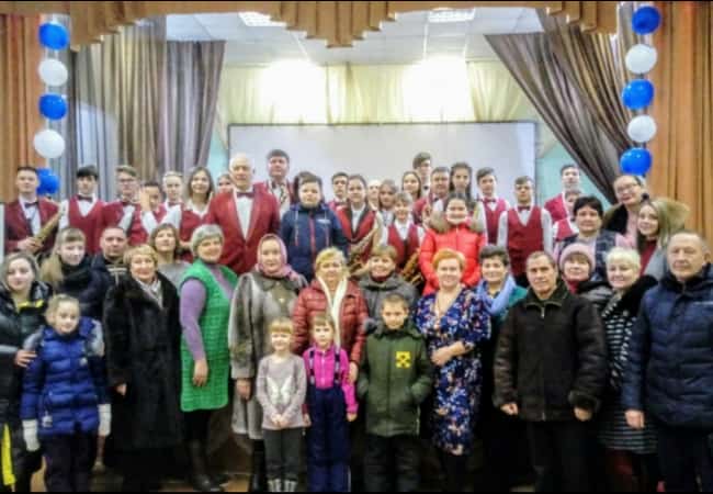 "Году Памяти и Славы", духовой оркестр "Академия", руководитель Николай Елькин, выступил для жителей села Колташево Кетовского района.