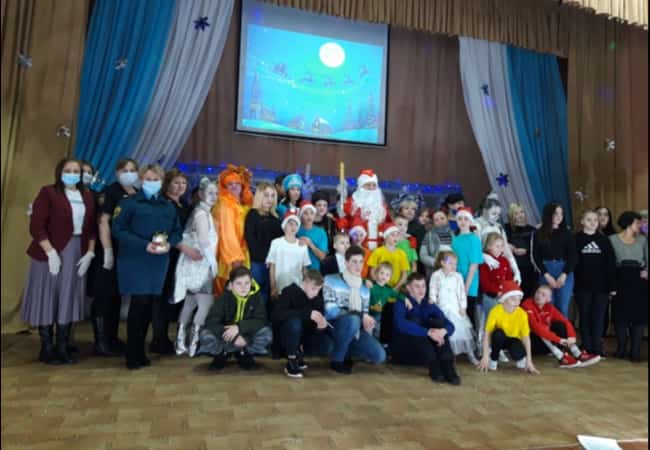 Сотрудники ОМВД России по Кетовскому району совместно с Общественным советом при ОМВД приняли участие в ежегодной Всероссийской акции профилактической направленности «Полицейский Дед Мороз»