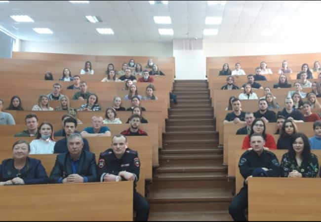 Сотрудники полиции совместно с Общественным советом при ОМВД России по Кетовскому району приняли участие в ежегодной Всероссийской профилактической акции "Студенческий десант"