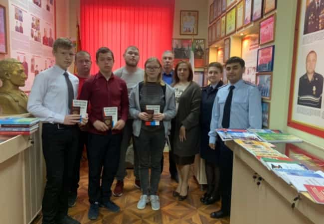 В ОМВД России по Кетовскому району состоялась торжественная церемония вручения паспортов юным жителям Кетовского района