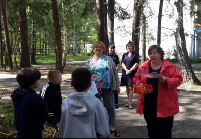 В рамках акции "Зарядка со стражем порядка" представителем Общественного совета при ОМВД Оксаной Безносовой  организована встреча сотрудников полиции и воспитанников Введенского детского дома