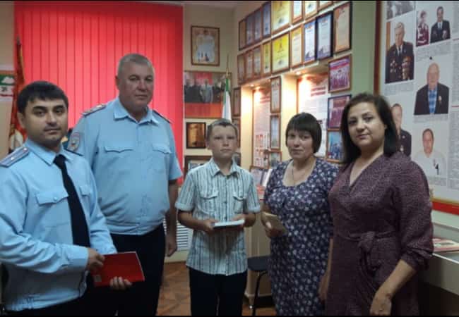 В преддверии Дня знаний в ОМВД России по Кетовскому району прошла торжественная церемония вручения паспортов