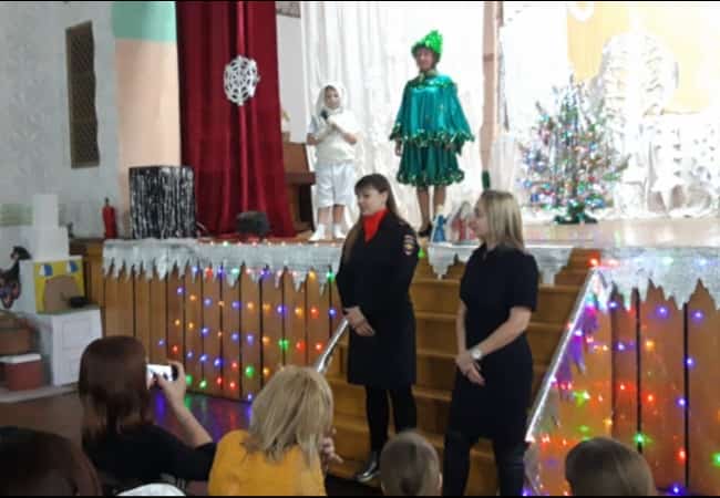 Сотрудники ОМВД России по Кетовскому району совместно с Общественным советом при ОМВД приняли участие в ежегодной Всероссийской акции профилактической направленности «Полицейский Дед Мороз».