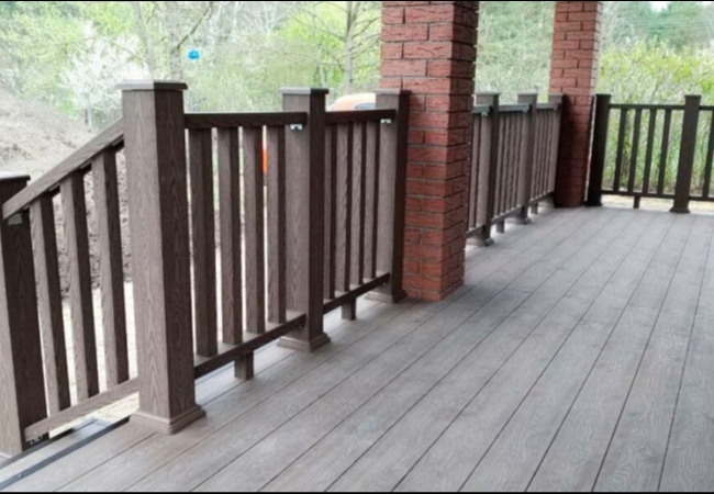 Ограждения из ДПК (древесно-полимерного композита) – это идеальный выбор для тех, кто ценит высокое качество