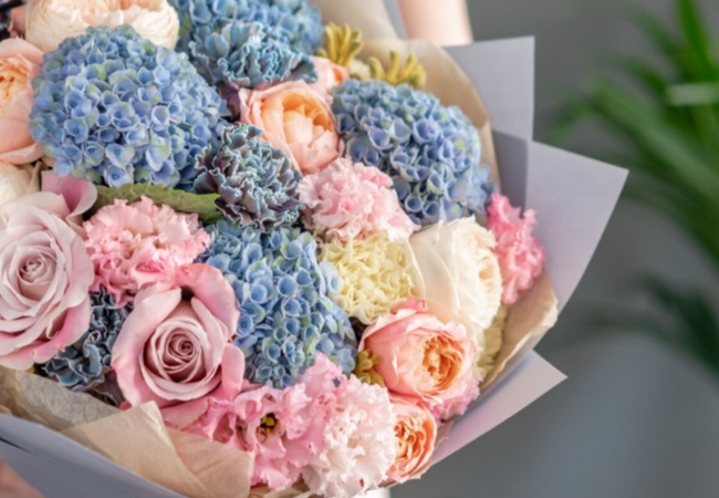 Каждый букет — это произведение искусства, которое способно подарить радость и создать незабываемые моменты.