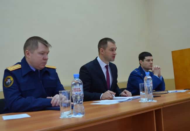 Итоговое совещание началось с мер безопасности