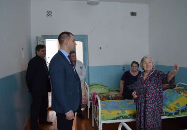 Глава района пообщался с персоналом и пациентами Введенской больницы