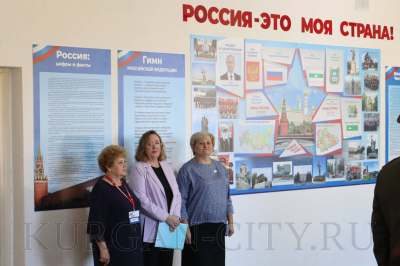 «Россия – это моя страна!». В школе № 75 открыли широкоформатное информативное панно