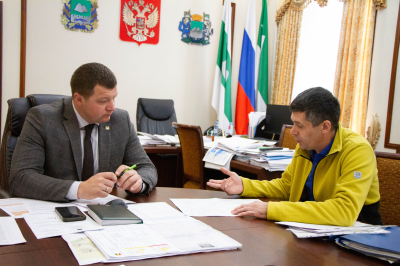 Глава города Кургана Антон Науменко продолжает проводить приёмы граждан по личным вопросам