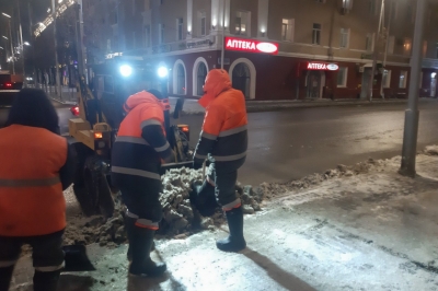 Дороги и тротуары Кургана приводят в порядок в ежедневном режиме