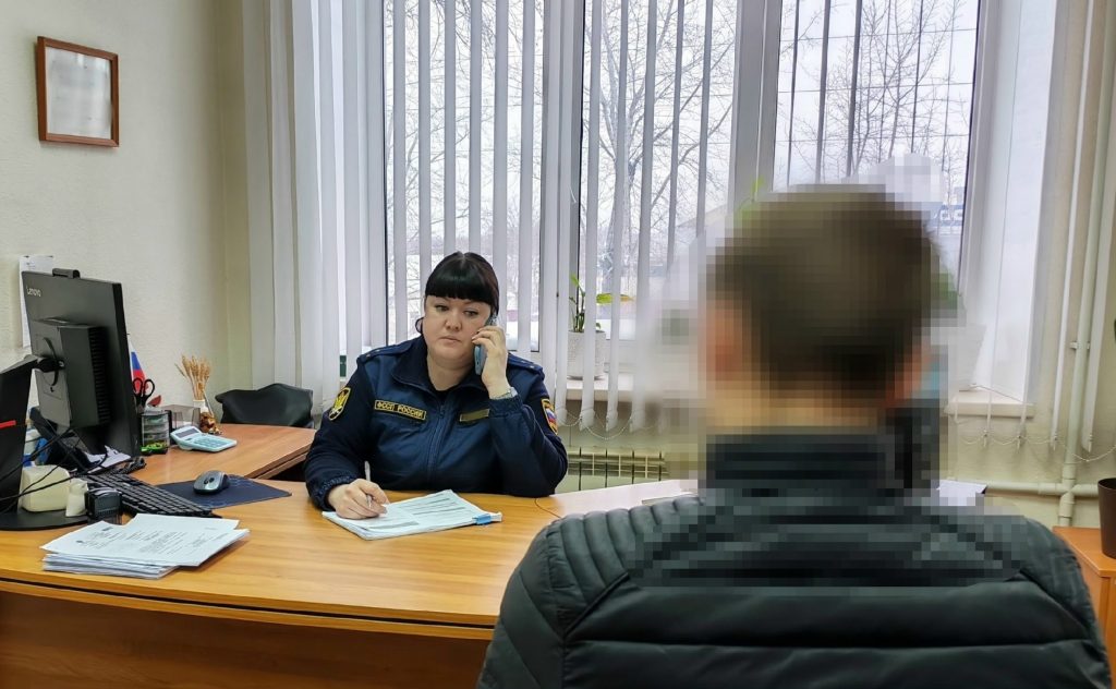 Мужчина из Кетовского округа не мог получить загранпаспорт из-за неоплаченного долга в 337 тысяч рублей