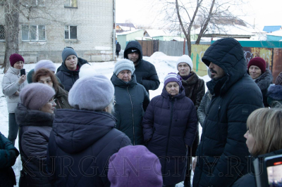 Заместитель главы города, директор департамента жилищно-коммунального хозяйства Роман Медведев провел информационное собрание с жителями домов по ул. Красномаячной 62 и 62а