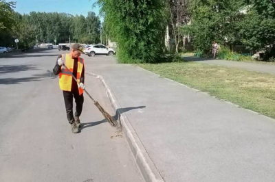 Ремонт, подметание, окос травы. В ежедневном режиме на улицах города работают дорожные службы