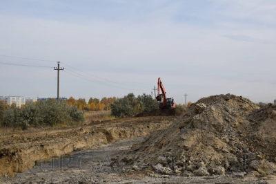 В Кургане продолжается строительство автодороги по улице Федота Елисеева