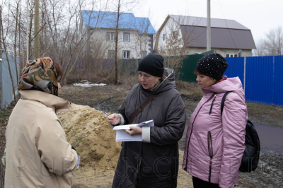 На затопляемых территориях продолжаются подворовые обходы граждан