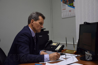 Заместитель главы города, директор департамента жилищно-коммунального хозяйства Александр Медведев провёл прямой провод по запуску тепла