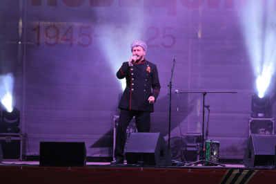 В Кургане на юбилей Победы выступил заслуженный артист Российской Федерации Виктор Сорокин
