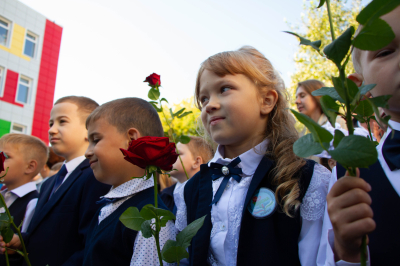 Глава города Кургана Антон Науменко поздравил школьников с Днем знаний