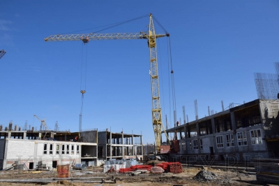 Продолжается строительство школы на 1500 мест в Заозерном