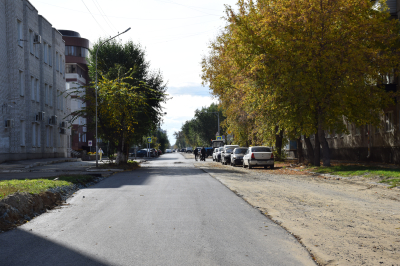 На улице М. Горького продолжаются работы по восстановлению благоустройства