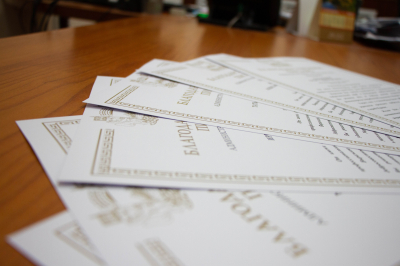 Работники торговли принимают поздравления с профессиональным праздником