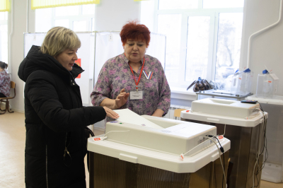 Голосование на выборах Президента Российской Федерации продолжается. Сегодня свой выбор сделала председатель Западной территориальной избирательной комиссии города Кургана Елена Недавняя