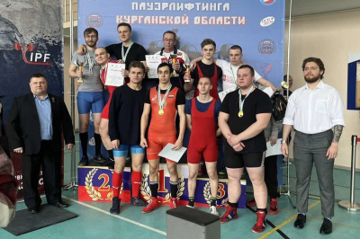 Пауэрлифтеры курганской Детско-юношеской спортивной школы № 4 одержали победы на открытом первенстве Курганской области