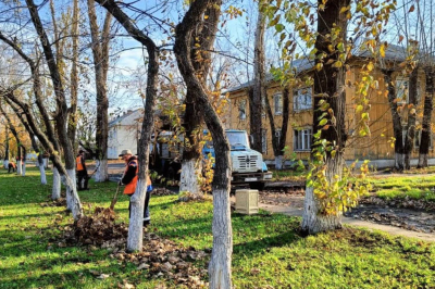 На улицах городах продолжаются уборка и ремонт
