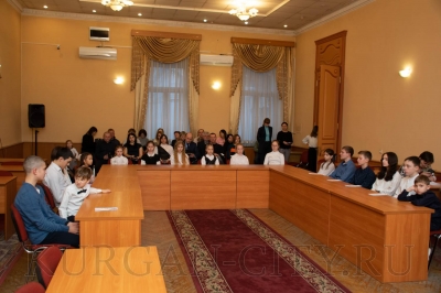 Курганцам вручили золотые знаки ГТО