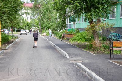 В Кургане продолжается благоустройство дворовых территорий