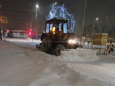 На улицах Кургана работают дорожные службы