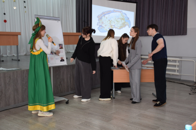 Финалисты конкурса «Ученик года - 2025» Кургана блеснули своей эрудицией