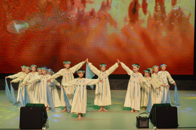 «Дружная семья – сильная Россия!». В Кургане состоялся отчетный концерт Дома детского творчества «Синяя птица»