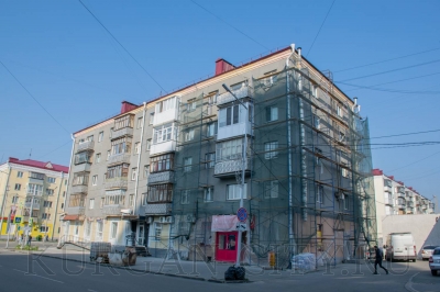 В городе продолжается ремонт фасадов многоквартирных жилых домов