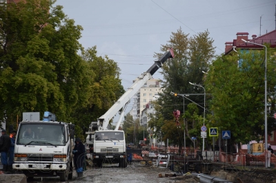 Погода работе не помеха. На улице М.Горького продолжается капитальный ремонт теплосетей