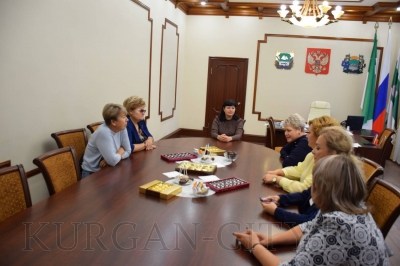 Глава города Кургана Елена Ситникова встретилась с педагогами – победителями областных конкурсов на предоставление грантов Губернатора региона