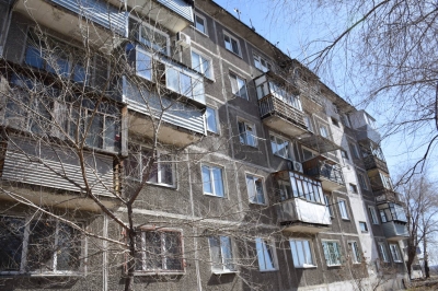 Департамент ЖКХ контролирует работы по ремонту кровли многоквартирного жилого дома № 50а по пр. Конституции