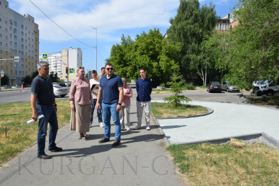 Глава города Антон Науменко проверил работы по благоустройству территорий, которые ведутся по программе «Формирование комфортной городской среды»
