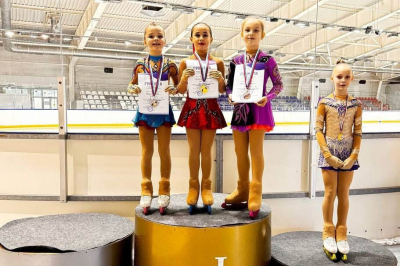 Юные фигуристы продемонстрировали свое мастерство в одиночном катании
