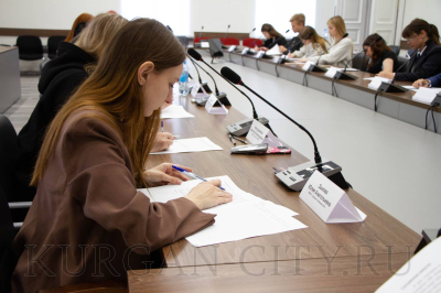 «Софиум». Старшеклассники Кургана написали олимпиаду по вопросам избирательного права и избирательного процесса