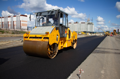 На улице Фарафонова приступили к укладке верхнего слоя асфальта